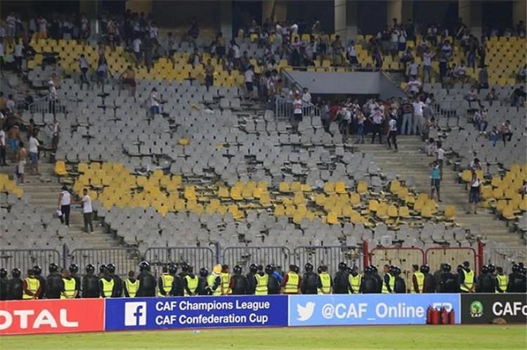 مشادة بين مسئولي الزمالك والنصر في مقصورة استاد القاهرة