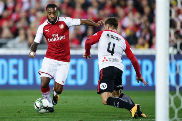 وكيل لاكازيت يوضح حقيقة الأزمة مع فينجر