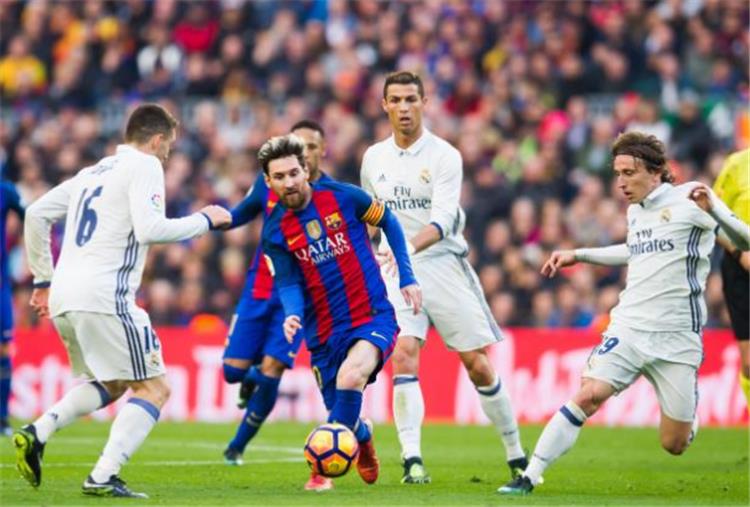 مفاجأة في تشكيل ريال مدريد لمواجهة برشلونة بالكلاسيكو