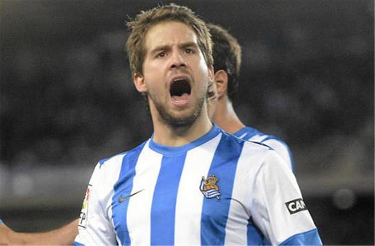 ريال مدريد يريد ضم هدف برشلونة السابق في يناير