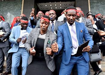 الشرطة الأوغندية تمنع الشرائط الحمراء أمام غانا