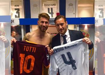 سوشيال_بطولات توتي يرسل الحذاء الخاص به لراموس قبل ديربي مدريد