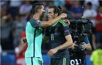 بيل يواسي رونالدو عقب بكائه بسبب الإصابة