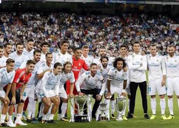 لاعبو ريال مدريد يحتفلون بألقابهم أمام جماهير برنابيو