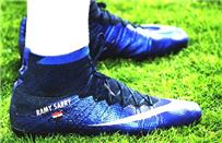 لاعب إنبي ي صمم حذاء خاص به