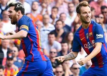 فيديو ميسي ينفعل على راكيتيش وجماهير برشلونة تظهر رد فعلها