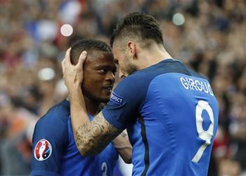 جيرو يساند إيفرا بعد الإيقاف 7 أشهر