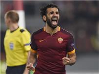 قميص صلاح مع روما يحتل المركز الثالث خلف توتي والشعراوي بالمبيعات