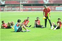 مران_الأهلي مروان يشارك في رفع الحمل البدني عن المستبعدين