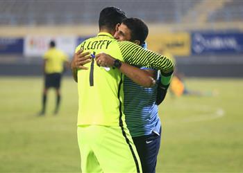 حارس إنبي بعد اشتباكه مع جماهير الزمالك هل من المفترض أن أتسبب في هزيمة فريقي