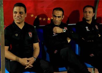 البدري يقود الأهلي أمام سموحة