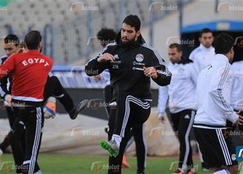 مدرب الفراعنة يكشف سبب غياب إكرامي عن مران اليوم