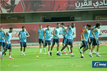 مران الأهلي البدري ي حاضر لاعبيه في ساعة