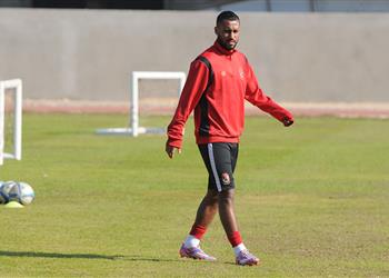 عاشور يؤدي تدريبات منفردة قبل الانضمام للمنتخب