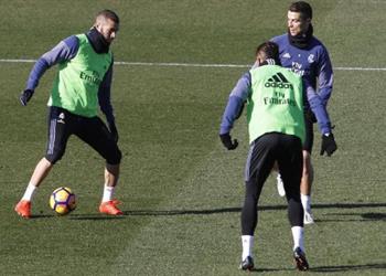 أخبار رونالدو يقود فريقه للفوز 6 1 على ريال مدريد