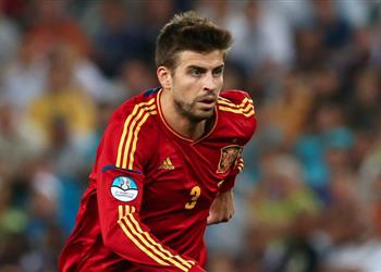 رغم تأييد استقلال كتالونيا بيكيه اللعب لمنتخب إسبانيا فخر لي