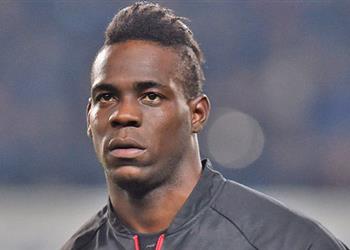 بالوتيلي يحث ميلان على شراء مهاجم إنتر ميلان