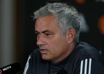 مورينيو لا تقلقوا سأواجه ليفربول بمدافع واحد و9 مهاجمين