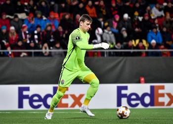 حارس زوريا الأوكراني يشعل الصراع بين ريال مدريد وليفربول