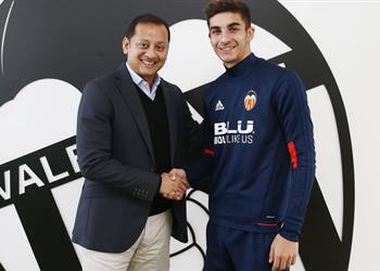 رسمي ا فالنسيا يقطع الطريق على ريال مدريد ويمدد تعاقد لاعبه