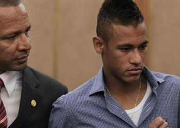 نيمار يتلقى الدعم من والده ضد المنتقدين