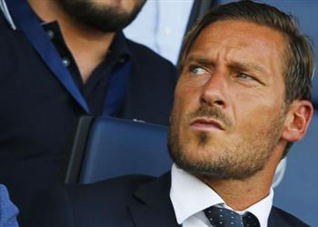 توتي يسخر من انتقال نجم روما لتشيلسي