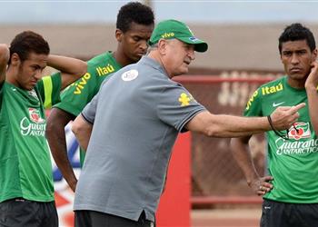 سكولاري نيمار سيكون أفضل لاعب في العالم