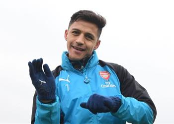 سانشيز يثير التكهنات حول قرب انتقاله إلى مانشستر يونايتد