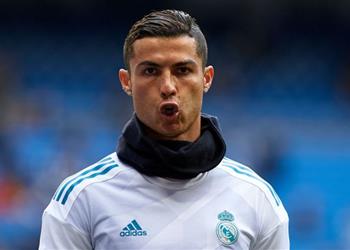 ريال مدريد يوافق على رحيل رونالدو في الصيف