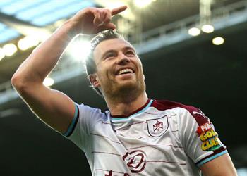 تشيلسي يستهدف مهاجم بيرنلي لتعزيز صفوفه الهجومية