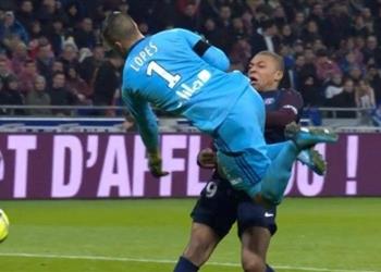 الإصابة ت جبر مبابي على الخروج من مواجهة ليون وسان جيرمان