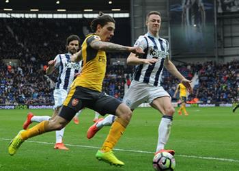 آرسنال يكثف جهوده لضم مدافع وست بروميتش