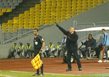 إبراهيم حسن يهدد برحيل الجهاز الفني عن المصري بسبب إفريقيا