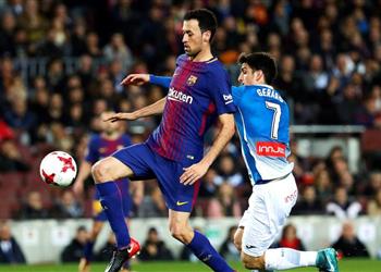 بوسكيتس بعد تأهل برشلونة لنصف نهائي الكأس سنقاتل على كل البطولات