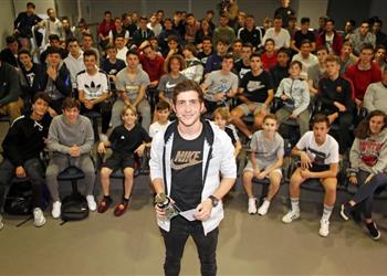 روبيرتو ينصح شباب برشلونة