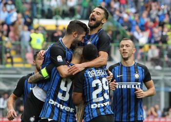 كبار أوروبا يتصارعون على ضم مدافع إنتر ميلان