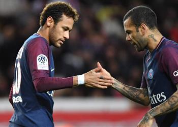 داني ألفيس يكشف دور ميسي في رحيل نيمار عن برشلونة