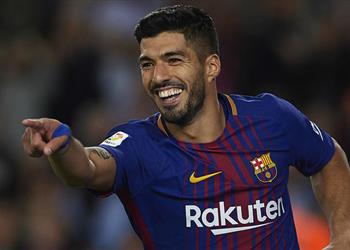 سواريز يخبر لاعبي برشلونة بقرب رحيل زميلهم