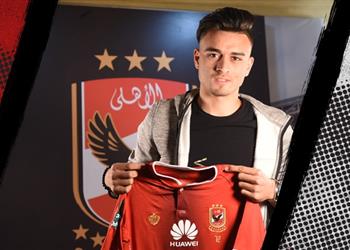 صلاح محسن يكشف عن رقم قميصه مع الأهلي واللاعبين الأقرب إليه ويؤكد حققلت حلمي ورغبة أسرتي