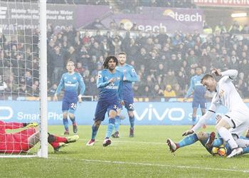 بالفيديو محمد النني يشارك في خسارة آرسنال أمام سوانزي بالبريميرليج