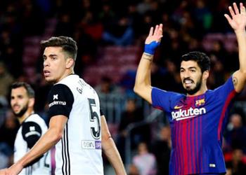 لاعب فالنسيا يكشف عن إساءة سواريز اللفظية له ورده عليه