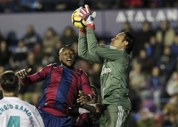 نافاس عن احتمال التعاقد مع حارس جديد إسمحوا لنا أن نتنافس