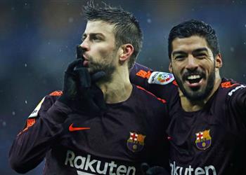 بيكيه يواصل استفزاز جماهير إسبانيول