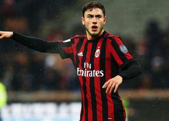 بعد طرده أمام أودينيزي لاعب ميلان يصف نفسه بـ الساذج