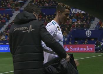 صحيفة كتالونية رونالدو يغضب زملائه في ريال مدريد