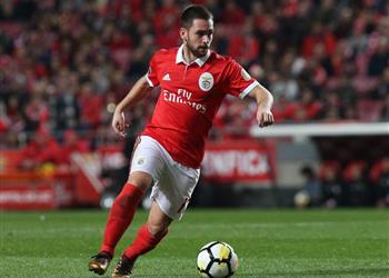 أرسنال ومانشستر يونايتد يراقبان نجم بنفيكا