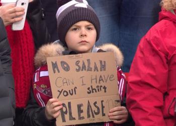 الكشف عن تفاصيل منح محمد صلاح قميصه لطفل أمام توتنهام