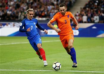 الصراع يشتعل بين كبار البريميرليج على مدافع الكالتشيو