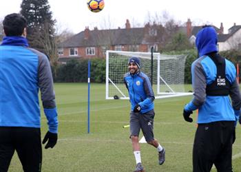 نهاية الأزمة ليستر سيتي يعلن عودة محرز للمشاركة في التدريبات