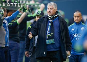 مدرب جالاكسي يعلن موقفه من ضم نجم مانشستر يونايتد